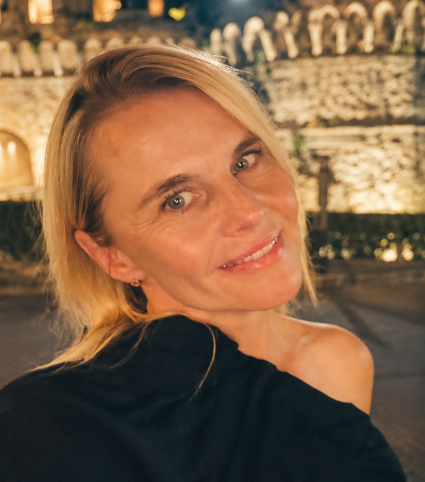 Julika - Gastgeberin im Italienischen Salon